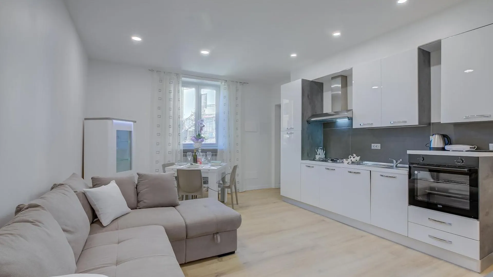 Patty New Apartment In Laveno Center - Happy Rentals